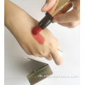 Kosmetischer matter Lippenstift rot